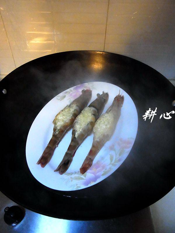 蒜蓉蒸大虾步骤6