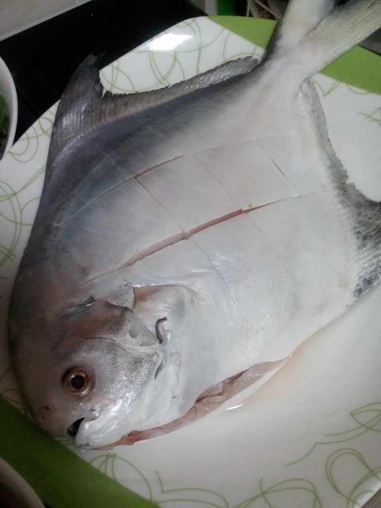 家常红烧鲳鱼步骤1