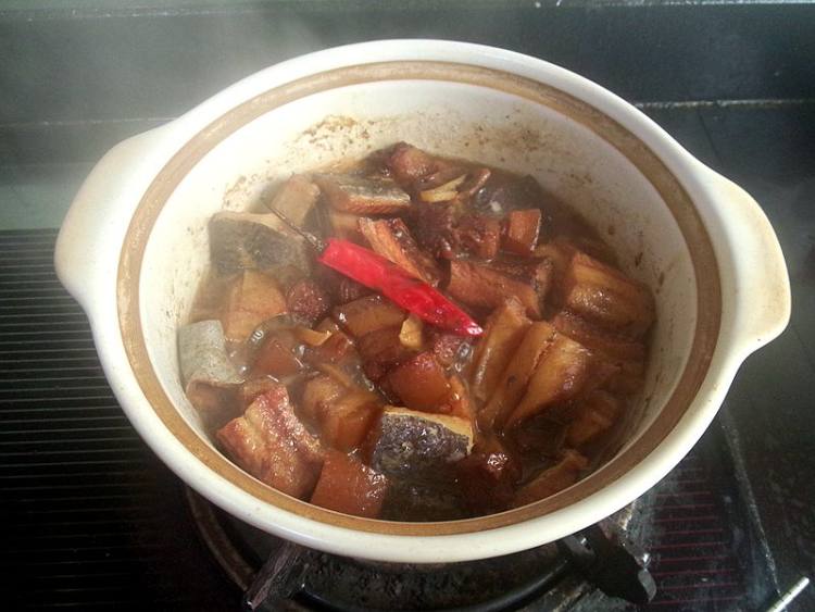 五花肉炖海鳗鱼干步骤11