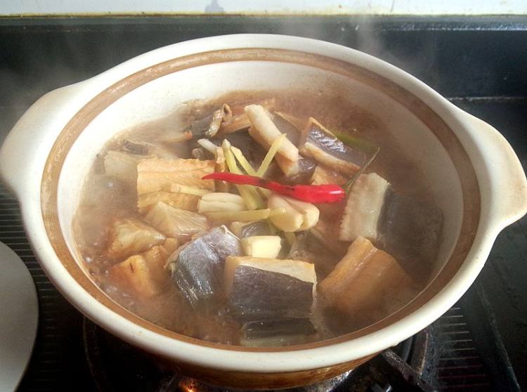 五花肉炖海鳗鱼干步骤10