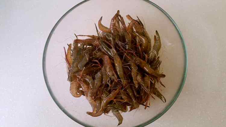 生抽河虾步骤1