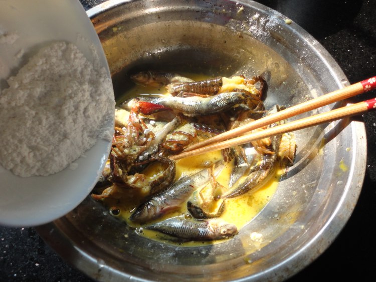 炸河鲜步骤6