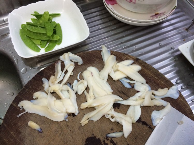荷兰豆炒鲍片步骤6