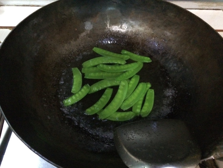 荷兰豆炒鲍片步骤9
