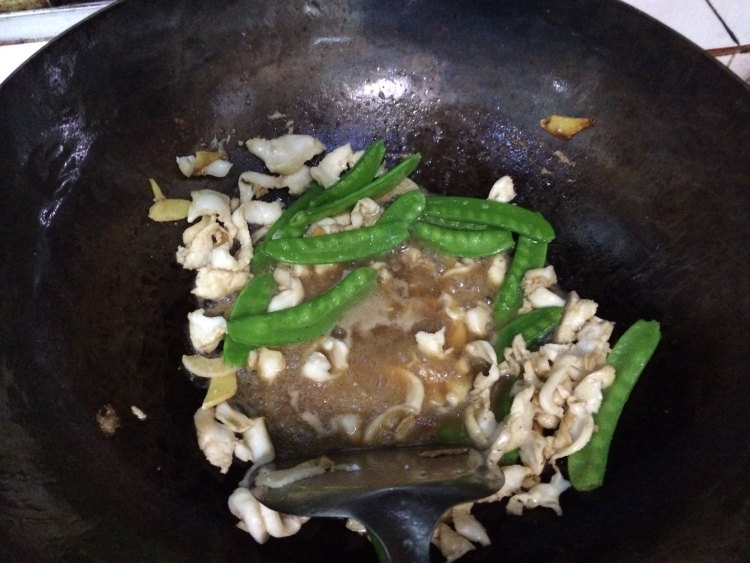 荷兰豆炒鲍片步骤12