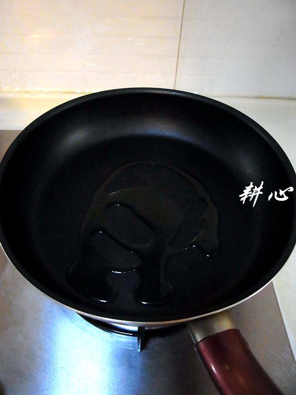 西芹木耳炒鲜鱿步骤8