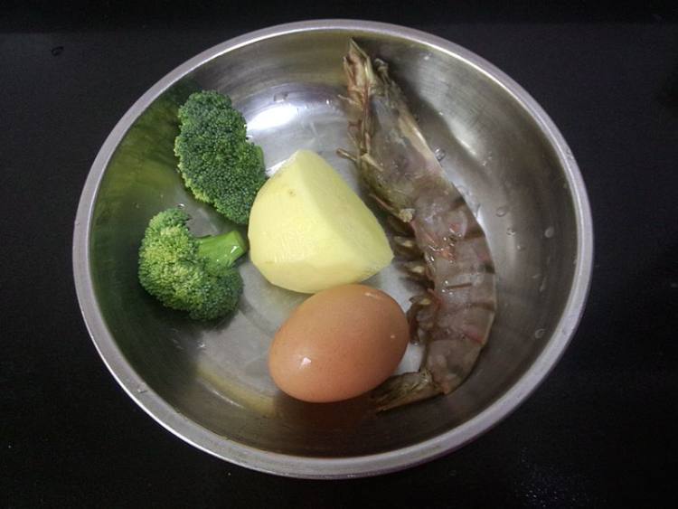 土豆西兰花吉利虾步骤1