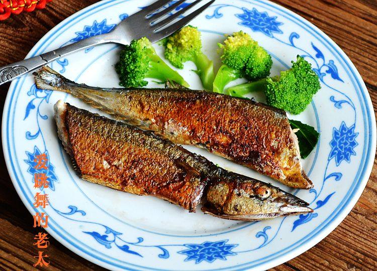 孜然煎秋刀鱼步骤7