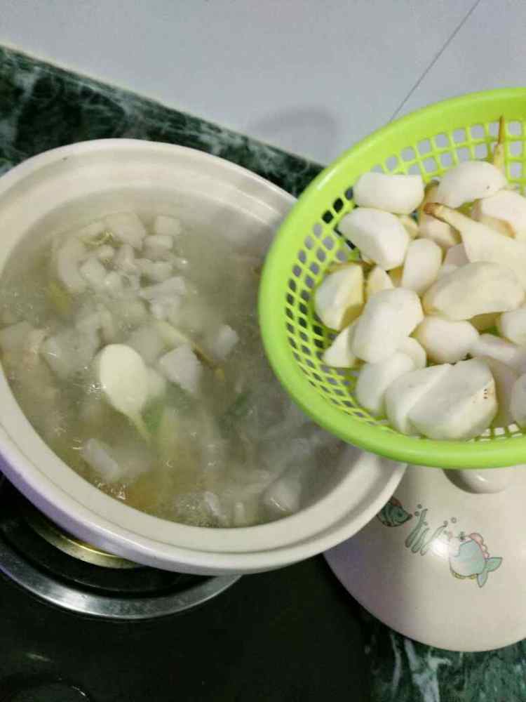海虾干茨菰汤步骤4
