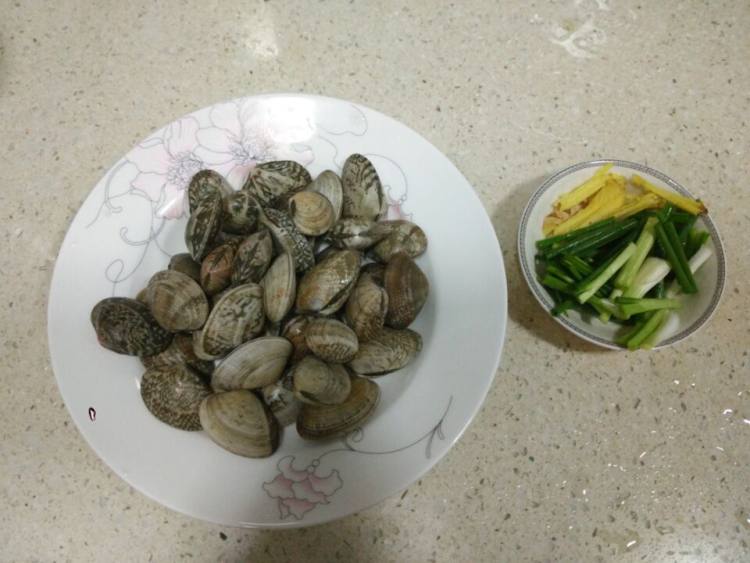 酒香花蛤步骤1