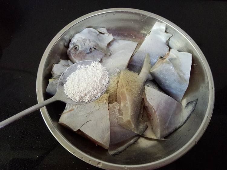 鲳鱼炖豆腐步骤2