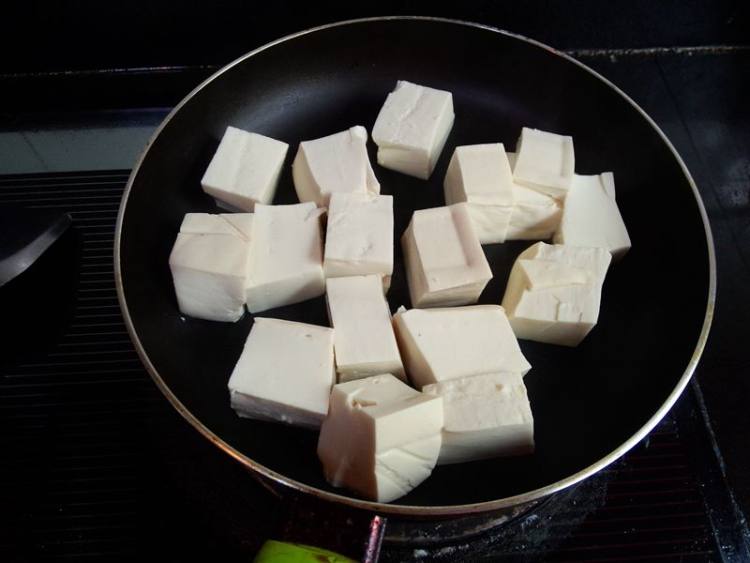鲳鱼炖豆腐步骤3