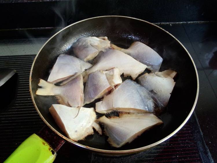鲳鱼炖豆腐步骤5