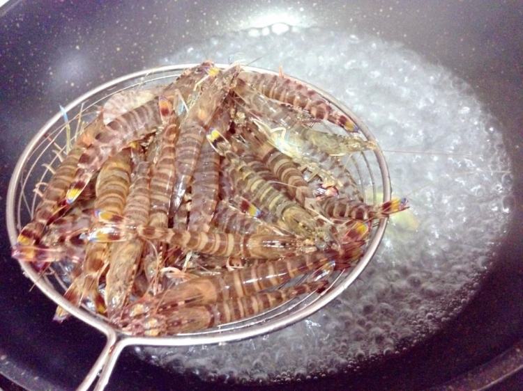 白灼小花虾步骤3