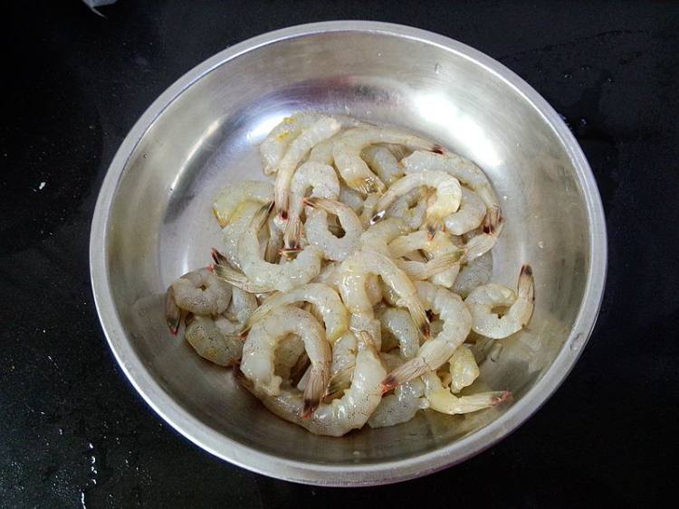 蘑菇炒虾仁步骤6