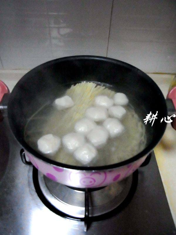 鱼丸博多猪骨拉面步骤3