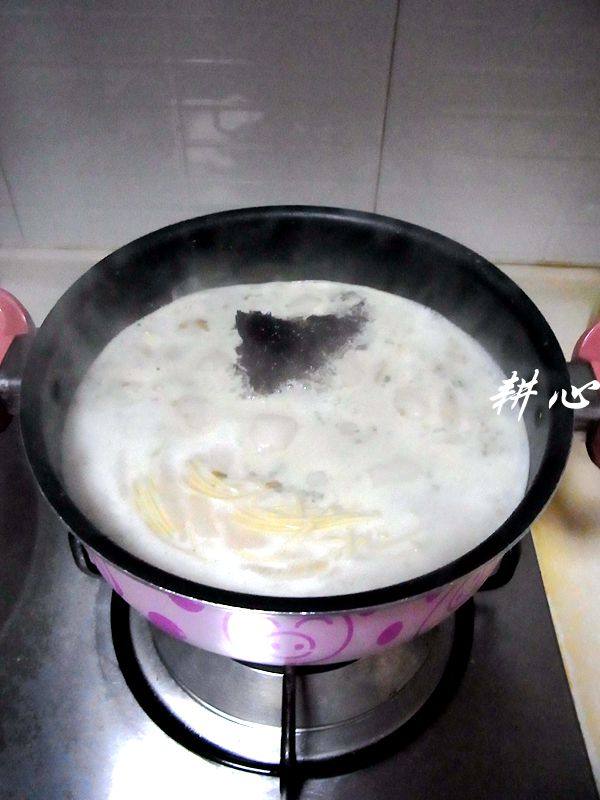 鱼丸博多猪骨拉面步骤5