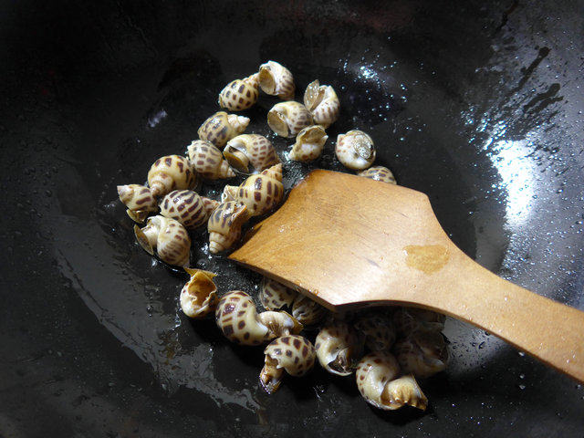 咸味虾花螺豆腐汤步骤4