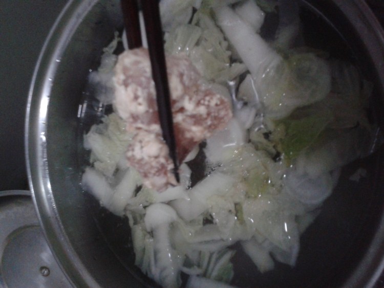 鲅鱼煮大白菜汤步骤3