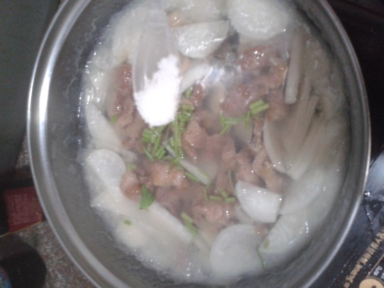 白萝卜煮蛤蜊瘦肉汤步骤5