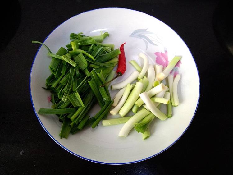 青蒜干煸虾步骤3