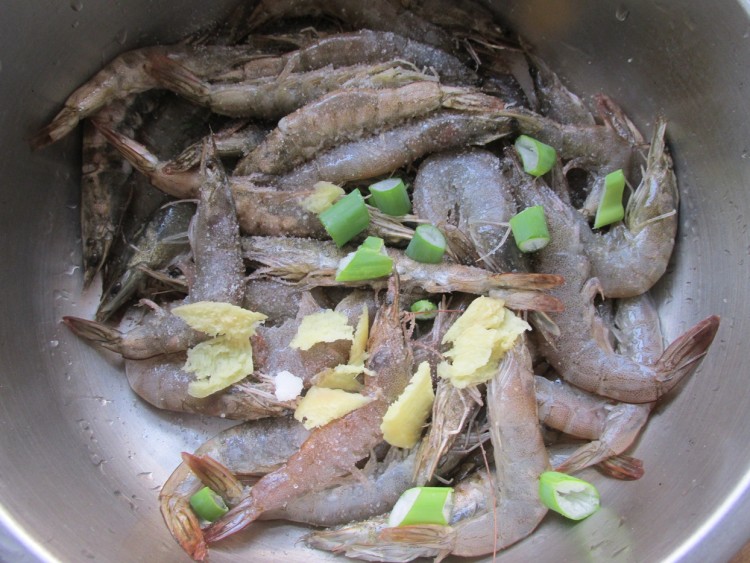 美味香酥虾步骤1