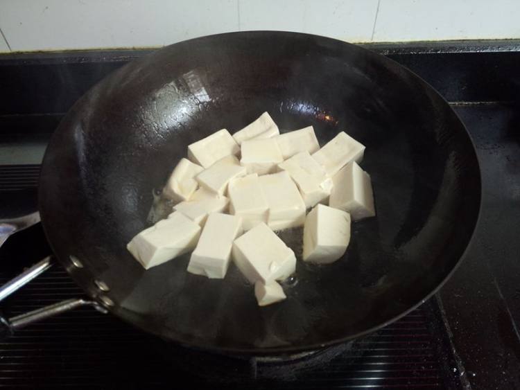 扁口鱼炖豆腐步骤3