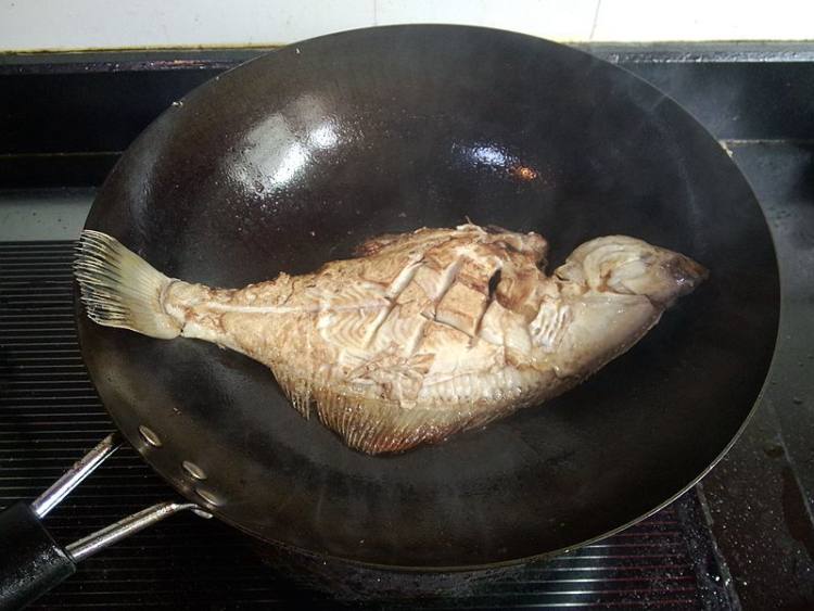 扁口鱼炖豆腐步骤6