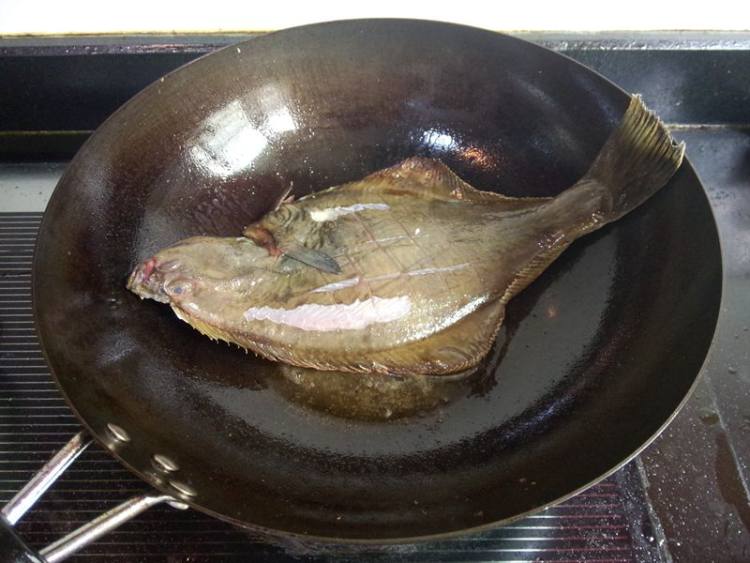 扁口鱼炖豆腐步骤5
