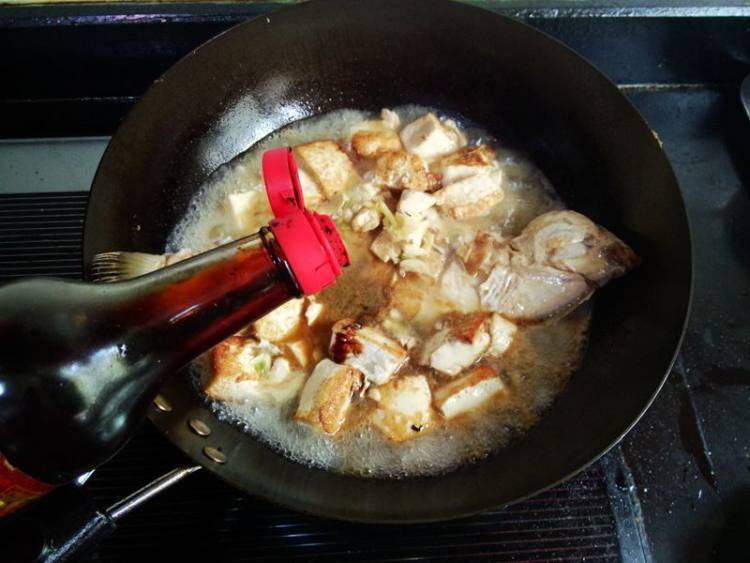 扁口鱼炖豆腐步骤9