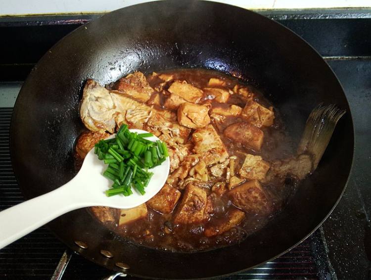 扁口鱼炖豆腐步骤13