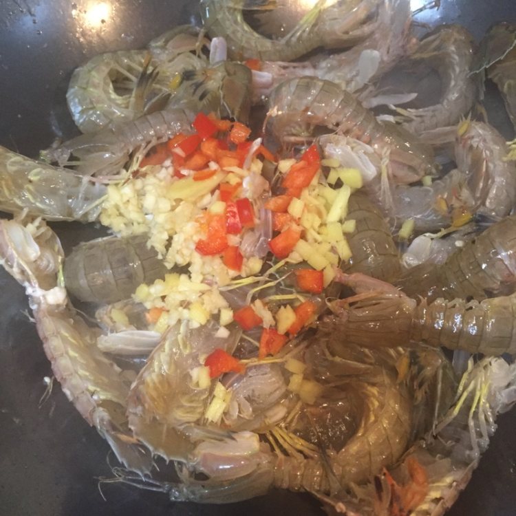 椒盐虾菇步骤3