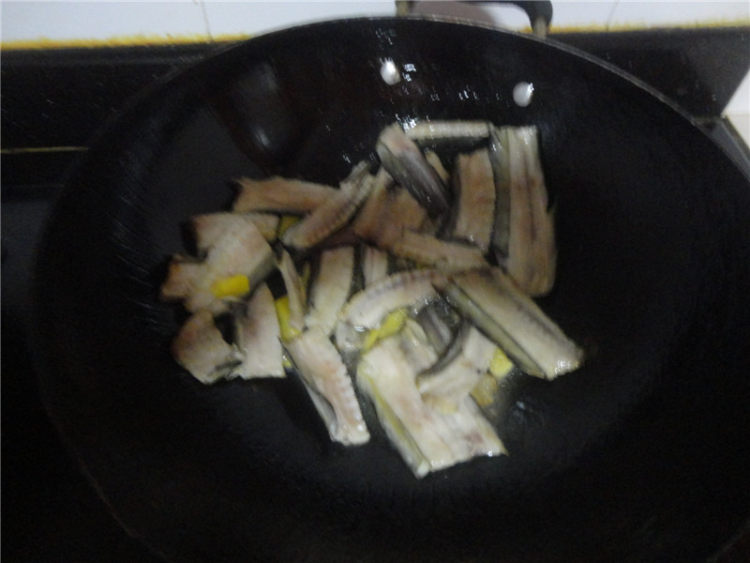 红烧鳗鱼骨步骤3
