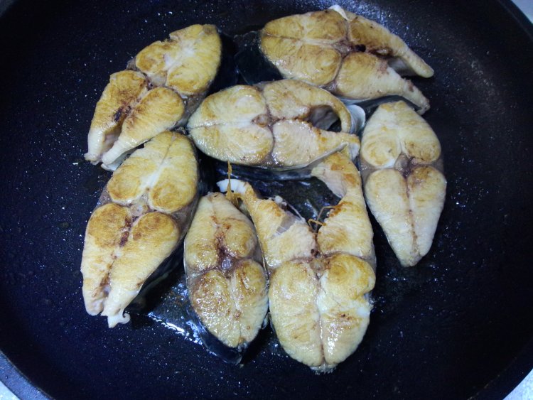 鲅鱼炖蒜薹步骤7