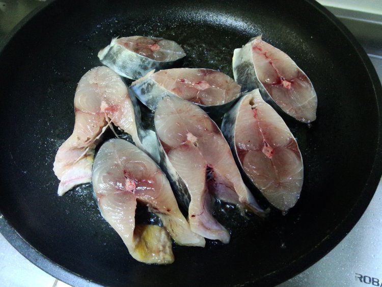 鲅鱼炖蒜薹步骤6