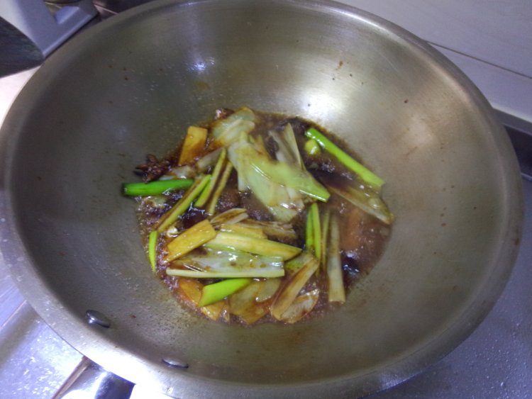 鲅鱼炖蒜薹步骤9