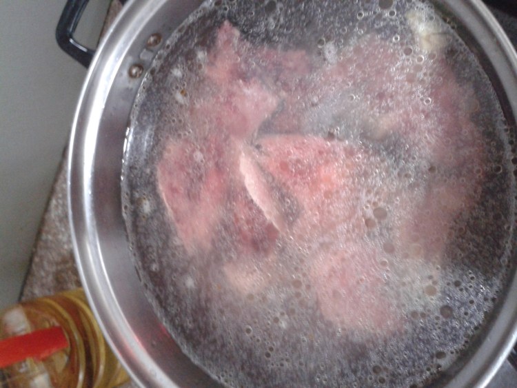 鱼包肉煮卷心菜汤步骤4