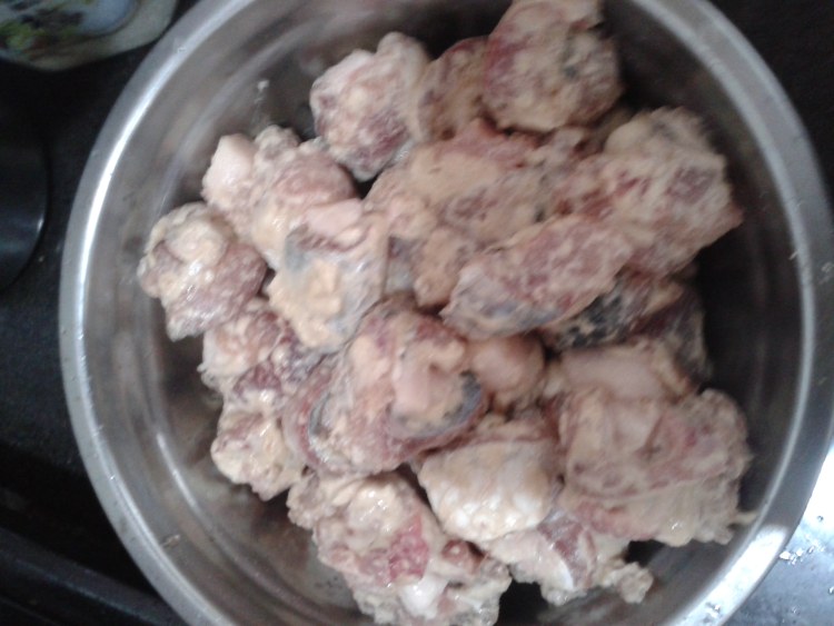 鱼包肉煮卷心菜汤步骤3