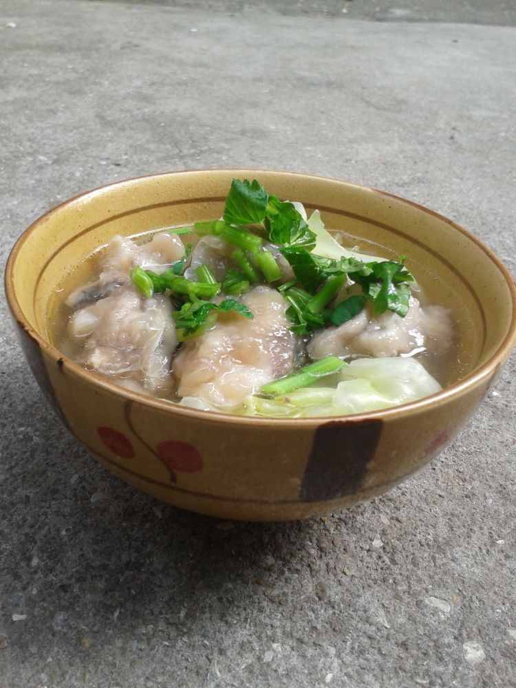 鱼包肉煮卷心菜汤步骤7