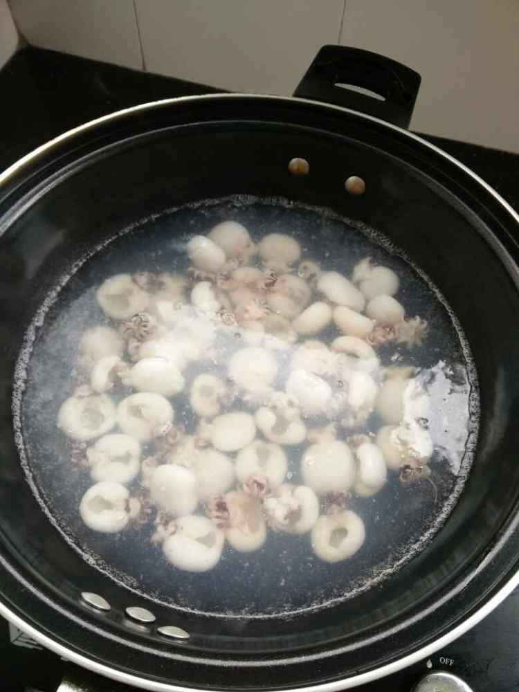 爆炒墨鱼仔步骤3