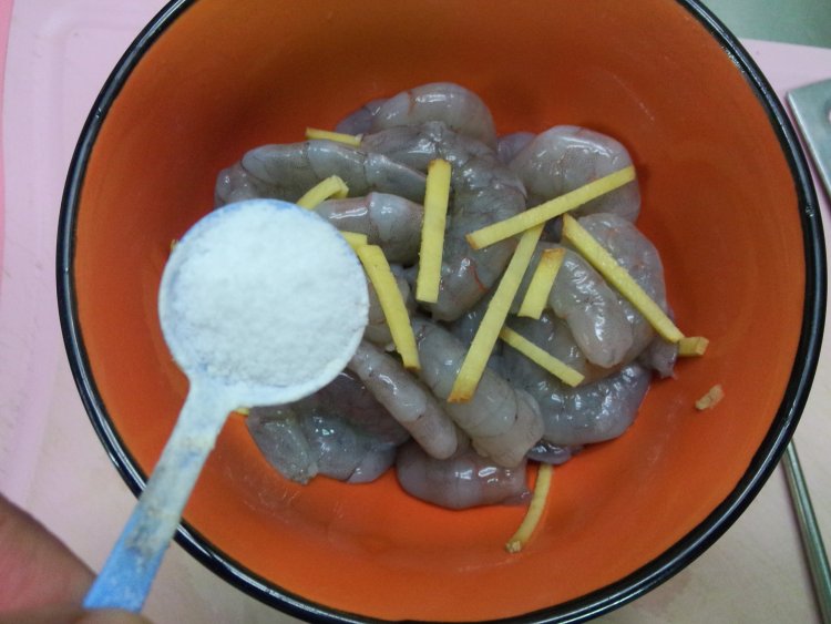 软炸虾仁步骤3