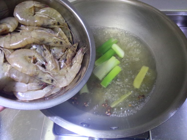 家常白灼虾步骤5