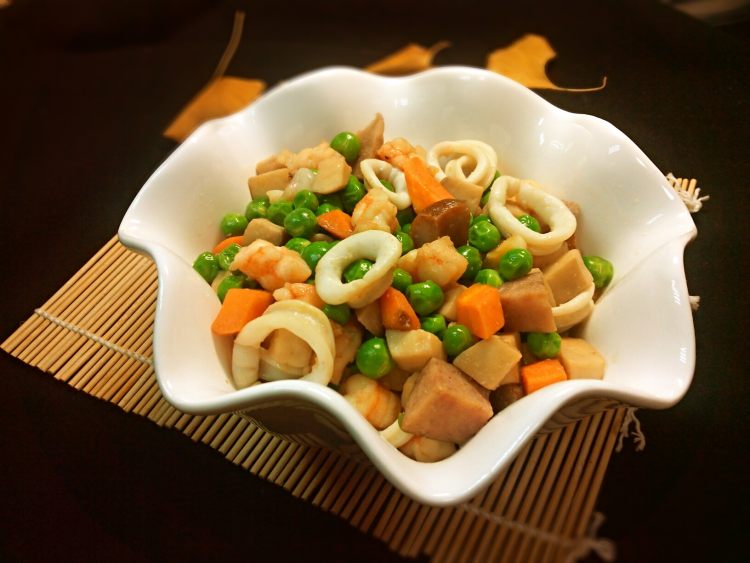 豌豆烩海鲜步骤11