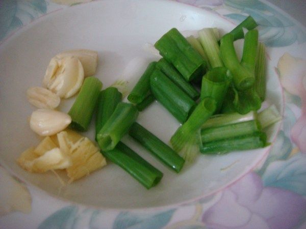 豆瓣酱辣炒花蛤步骤2