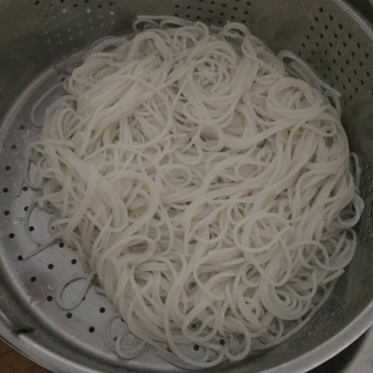 海鲜米线步骤5