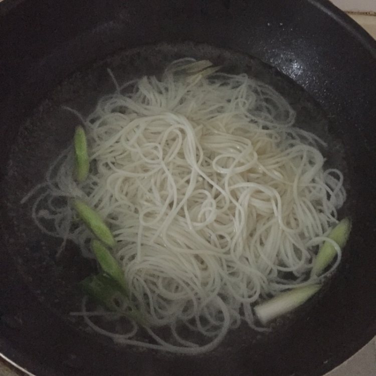 海鲜米线步骤10