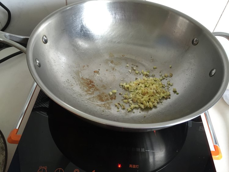 甜辣油焖虾步骤4