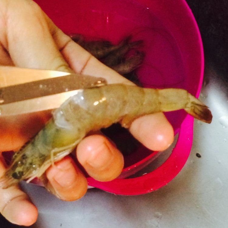 芝士蒜蓉焗大虾步骤2