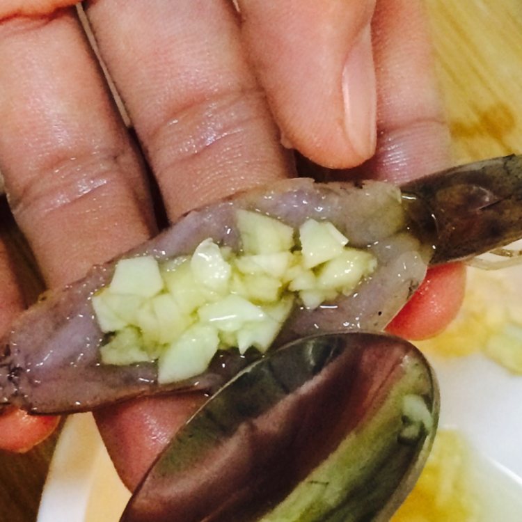 芝士蒜蓉焗大虾步骤9