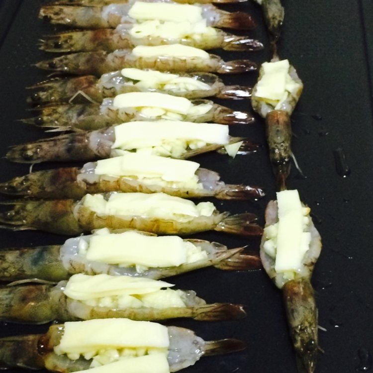 芝士蒜蓉焗大虾步骤12